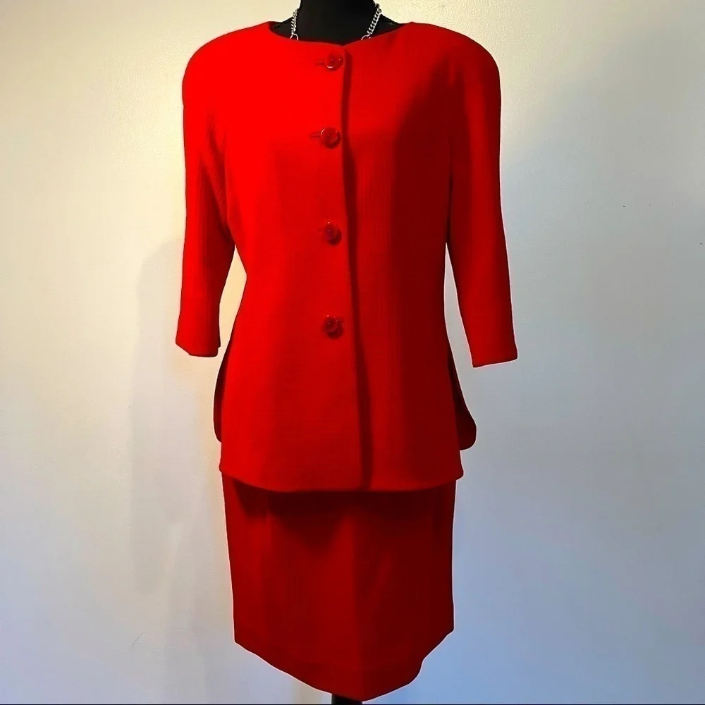 Vintage Dana Buchman red 2-piece skirt suit, front button. Size 10P